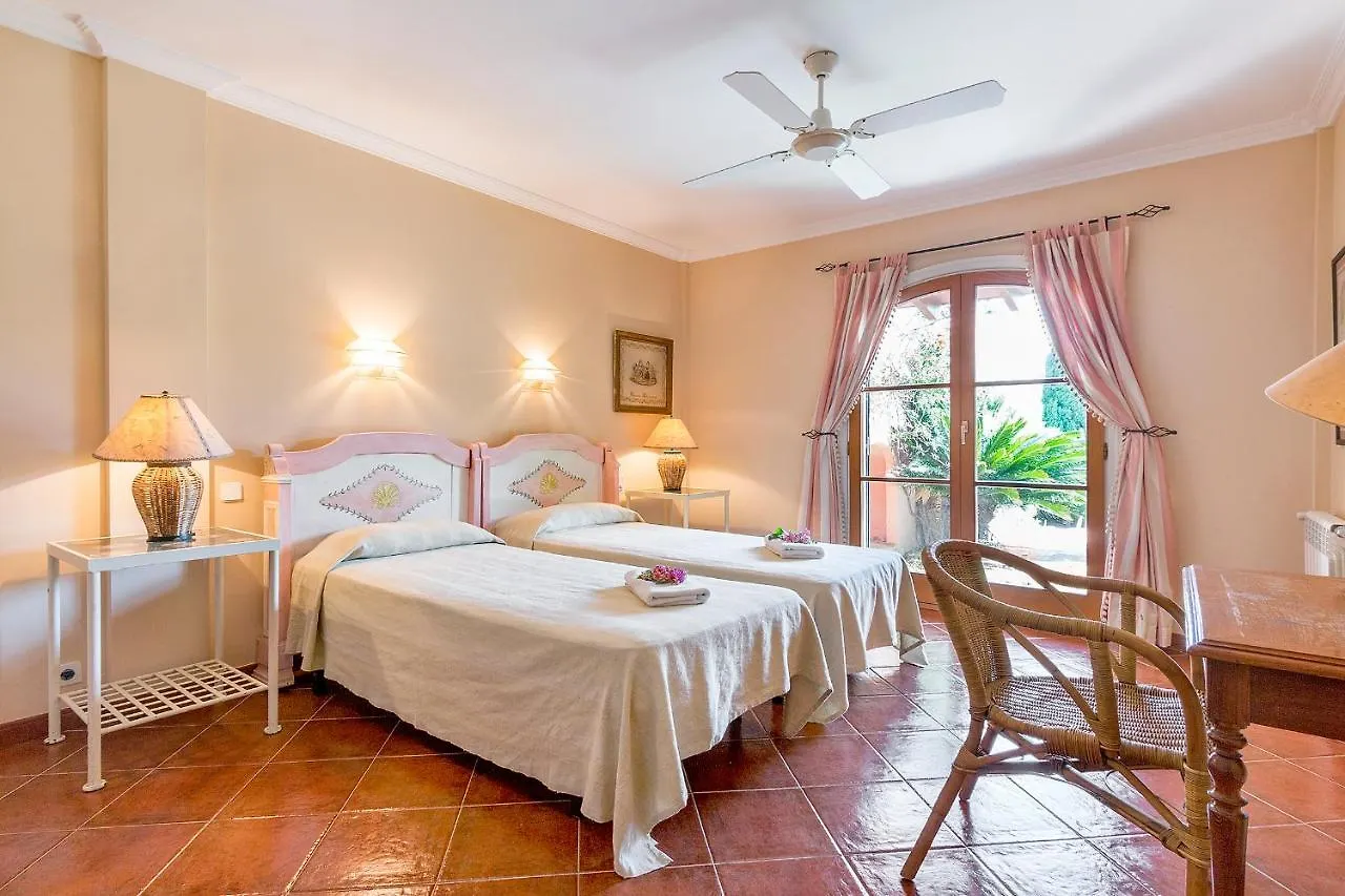 Townhouse With Pool And Mountain Views, Just 5 Min Villa Pollenca