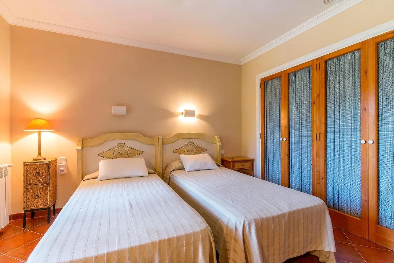 Townhouse With Pool And Mountain Views, Just 5 Min Villa Pollenca